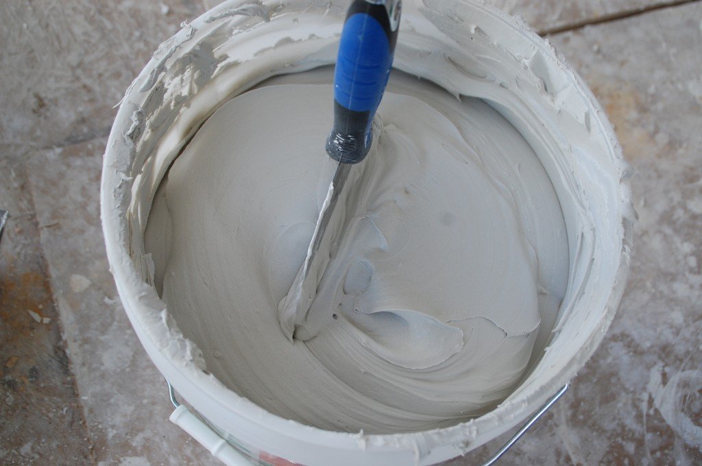 How to Finish Drywall Joints - Mixing Mud