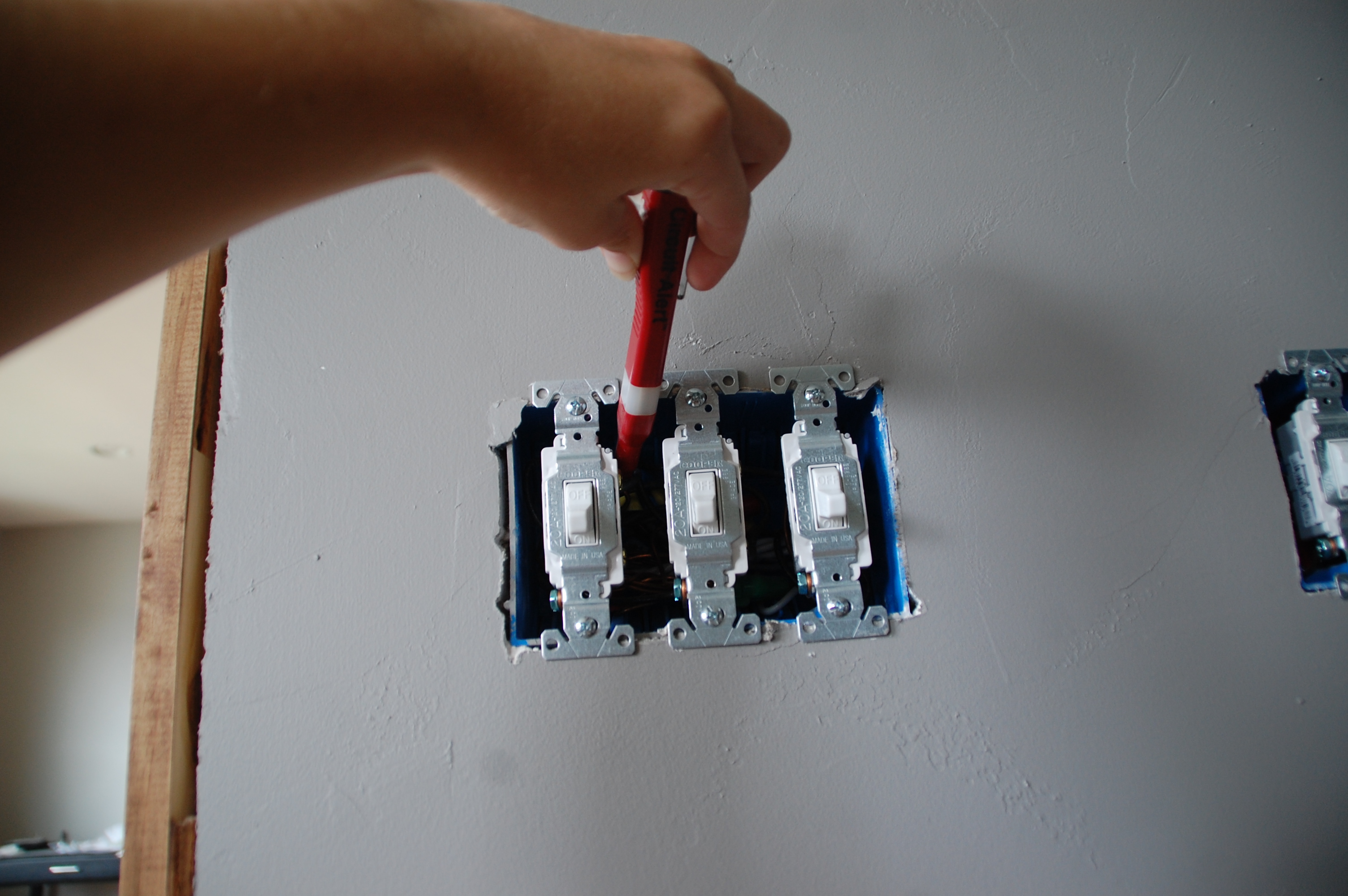 How to Install a Dimmer Switch - Voltage Detector