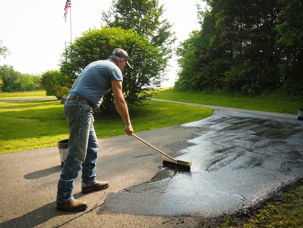 How to Seal a Driveway the Right Way
