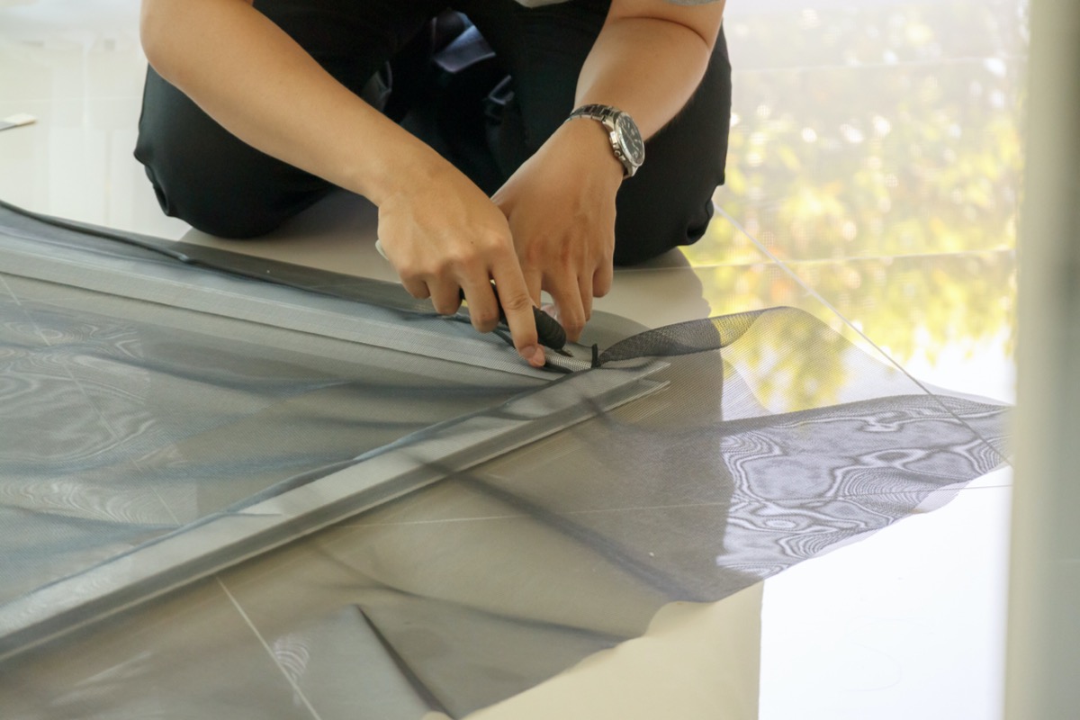 how to replace a window screen