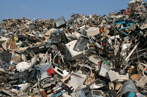 erinrsilva-computer_dump-recycling-electronics