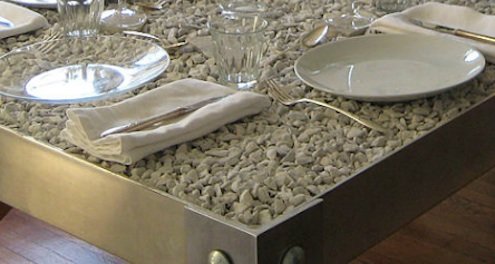 Picnyc-table-with-stones