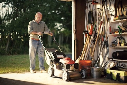 What’s the Difference? Gas vs. Electric Lawn Mowers