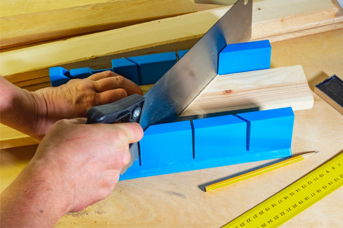 how to use a miter box