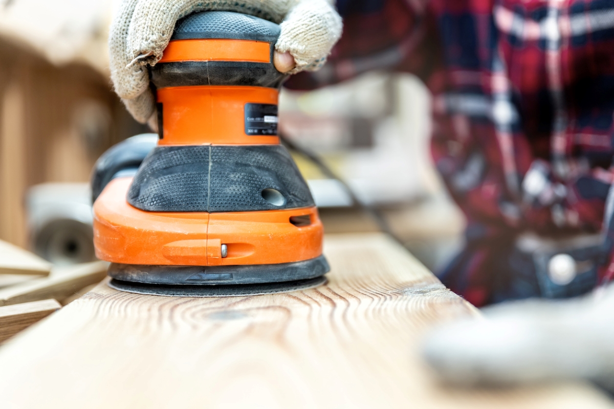 how to sand wood - hand on power sander