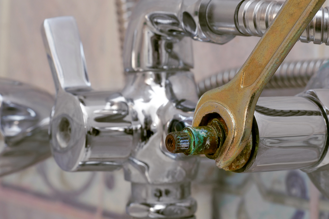 How to Fix a Leaky Faucet — StepbyStep Guides for Both Washerless and