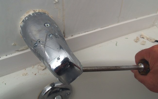 How to Replace a Tub Spout - Step 2