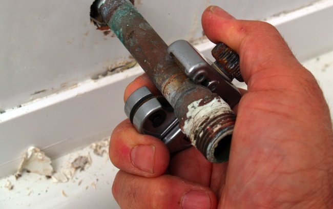 How to Replace a Tub Spout - Step 3