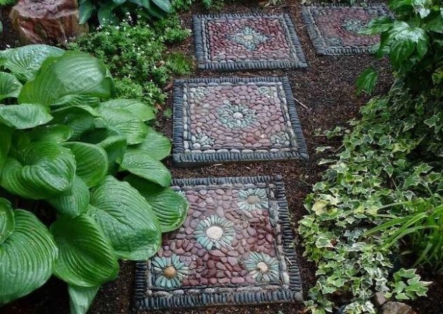 10 DIY Step Stones to Brighten Any Garden Walk