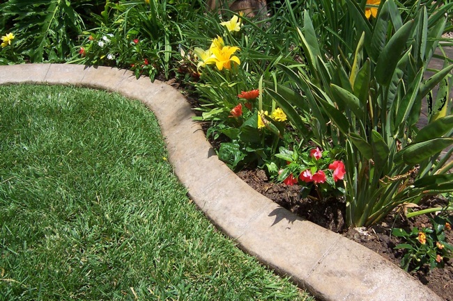 How to Make Concrete Garden Edging