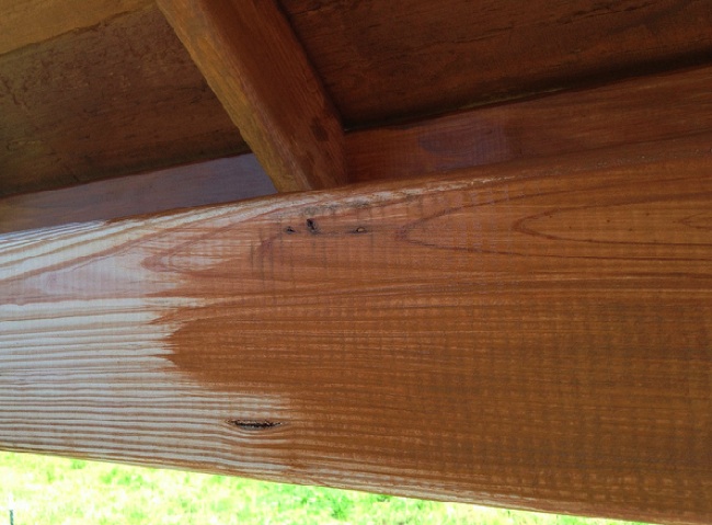 How to Stain Outdoor Wood - Application