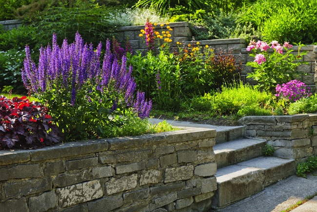 Building a Retaining Wall - Landscaping