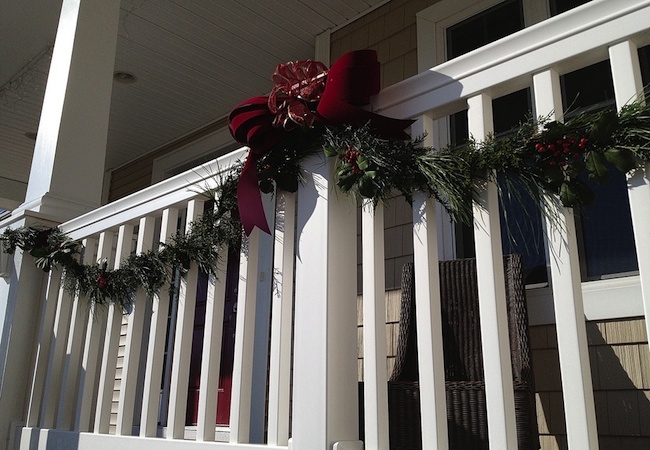 How To: Make a Fresh Holiday Garland