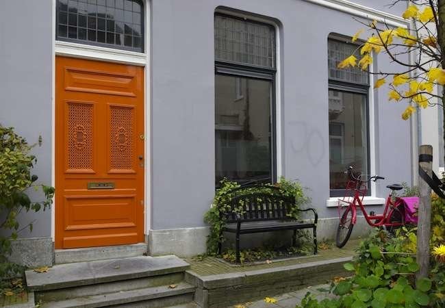 10 Welcoming Front Door Paint Colors