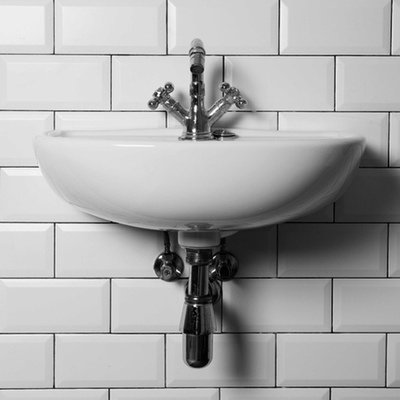 The Dos and Don’ts of Caulking the Bathroom