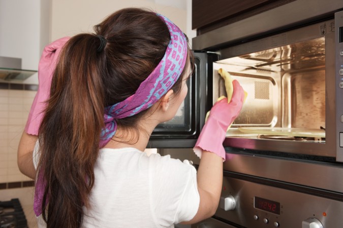 How to Clean the Glass on Your Oven Door