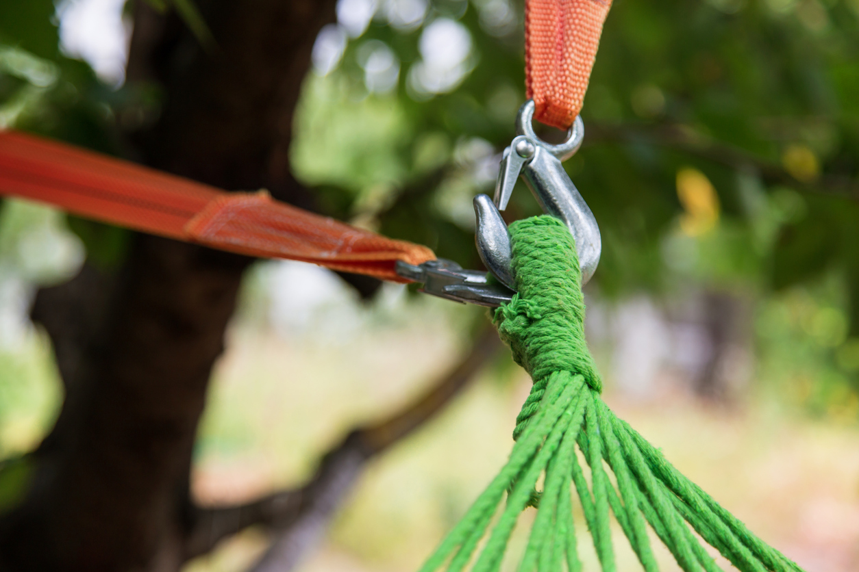 how to hang a hammock