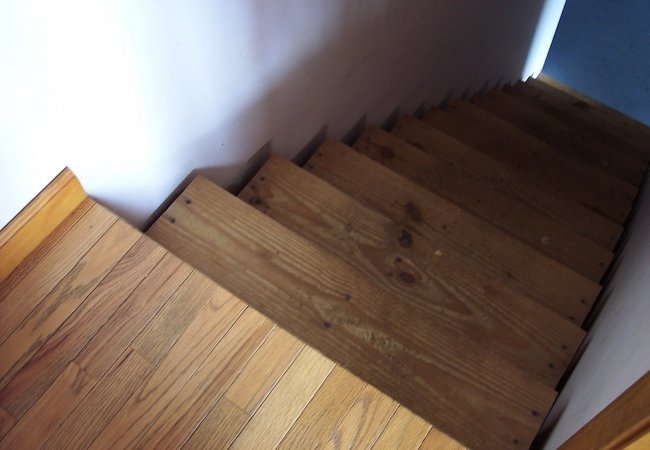 How To: Install Carpeting on Stairs