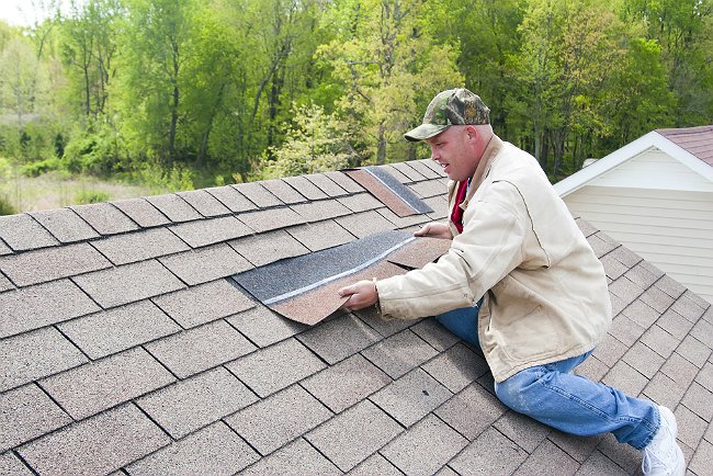 4 Tips for Repairing a Leaky Roof