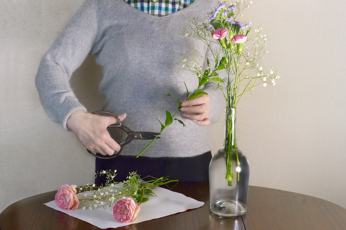 iStock-1449538445 Keep Cut Flowers Fresh Longer woman cutting flowers.jpg