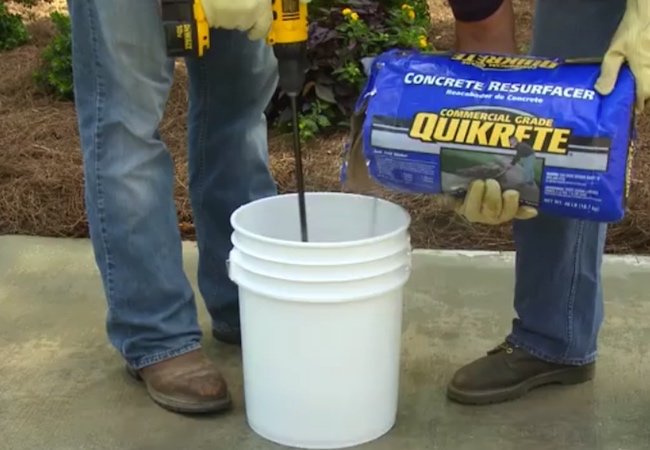 How to Resurface a Concrete Driveway - Mixing 5g Bucket