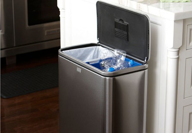 How to Deodorize Trash Can