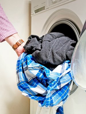 How to Remove Wrinkles Without an Iron - Clothes Dryer Hack