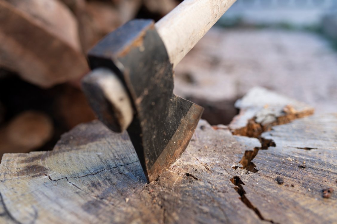 How to Split Wood for a Fire in 7 Steps