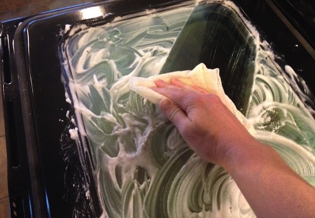 How to Clean Oven Glass - Wipe