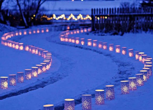 10 Inventive Outdoor Lighting Projects to DIY for the Holidays