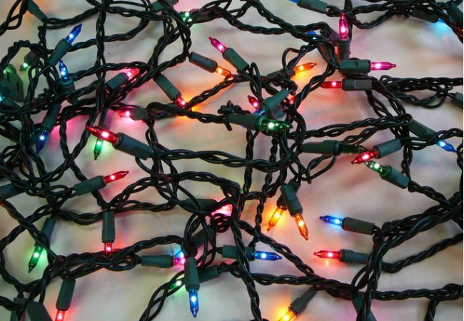 how to organize Christmas lights