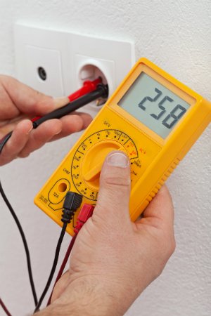 How to Use a Multimeter - Check an Outlet