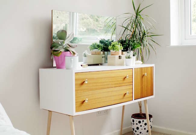 The Perfect DIY Plant Stand for Any Empty Corner