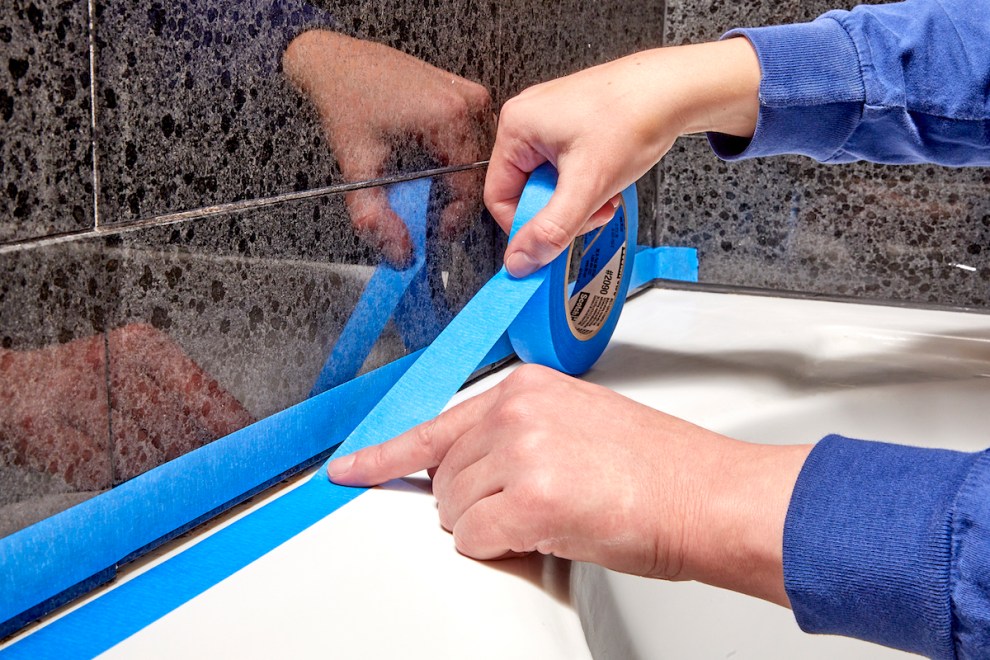 How to Caulk a Shower or Tub Like a Professional