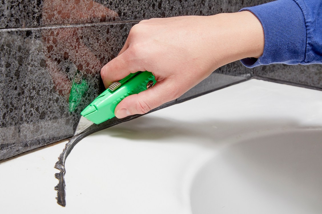 How to Caulk a Shower or Tub Like a Professional