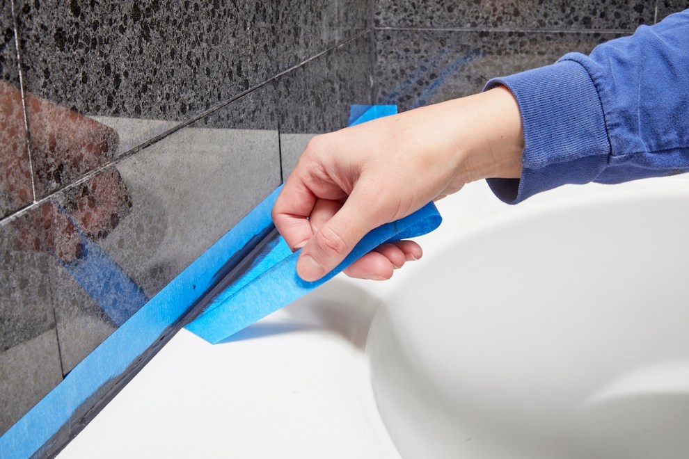 How to Caulk a Shower or Tub Like a Professional
