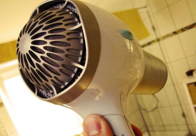 Best Way to Clean Blinds - Hair Dryer