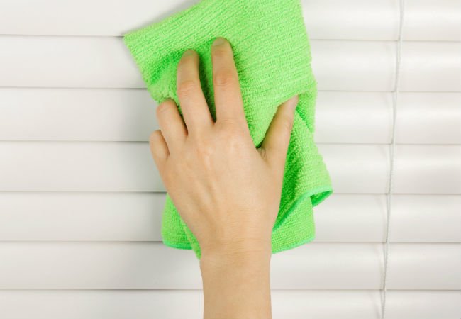 Best Way to Clean Blinds - Wipe Down