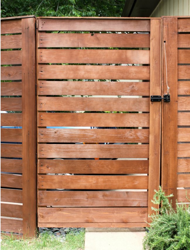 DIY Fence Gate - Horizontal Wood Slat Gate