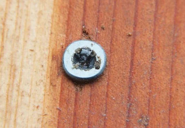 How to remove a broken screw