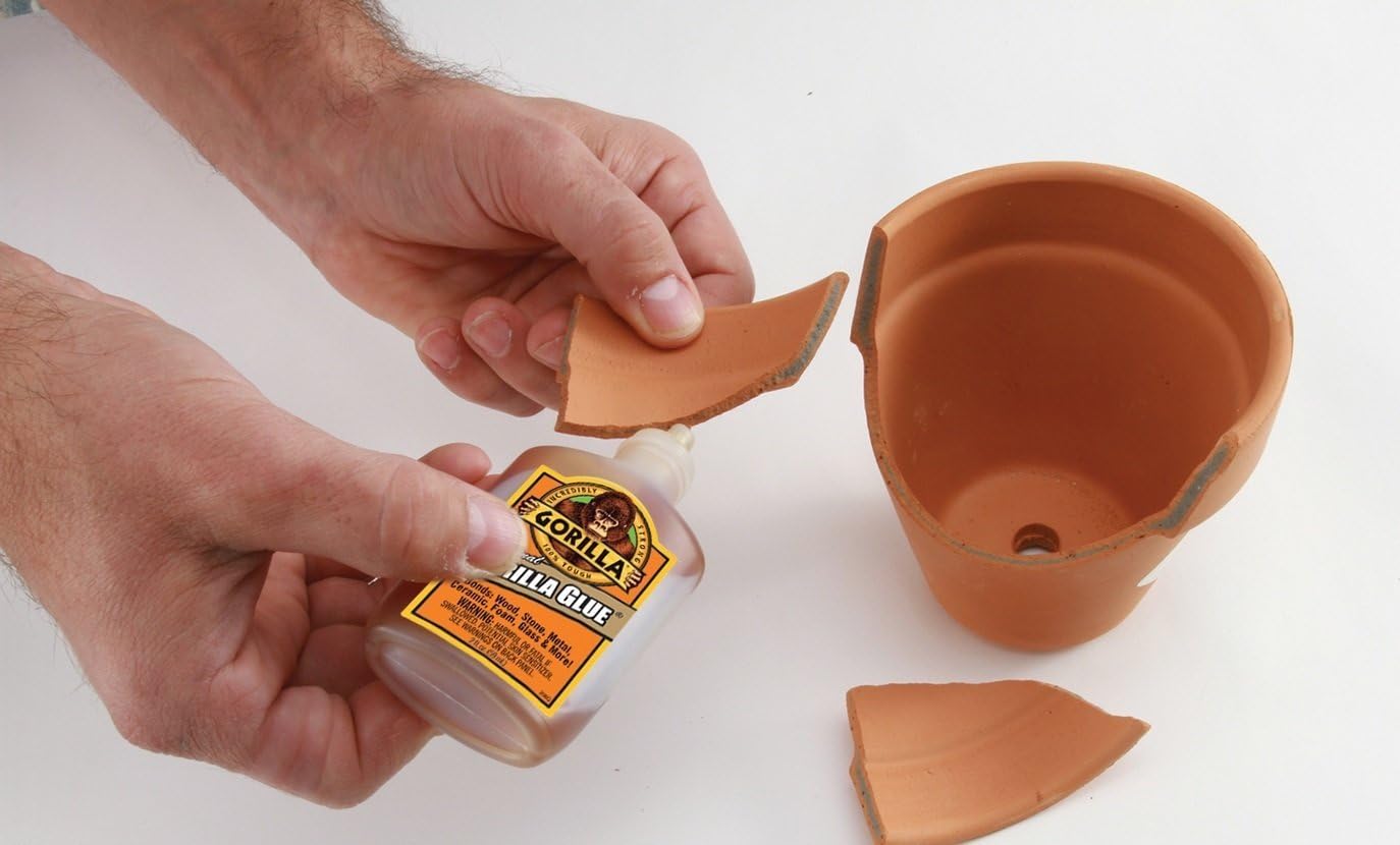 Gluing a broken pot with polyurethane glue