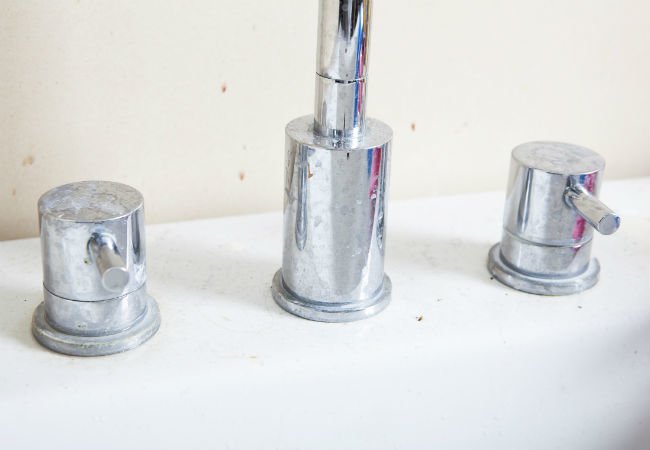 3 Fixes for Hard Water Stains