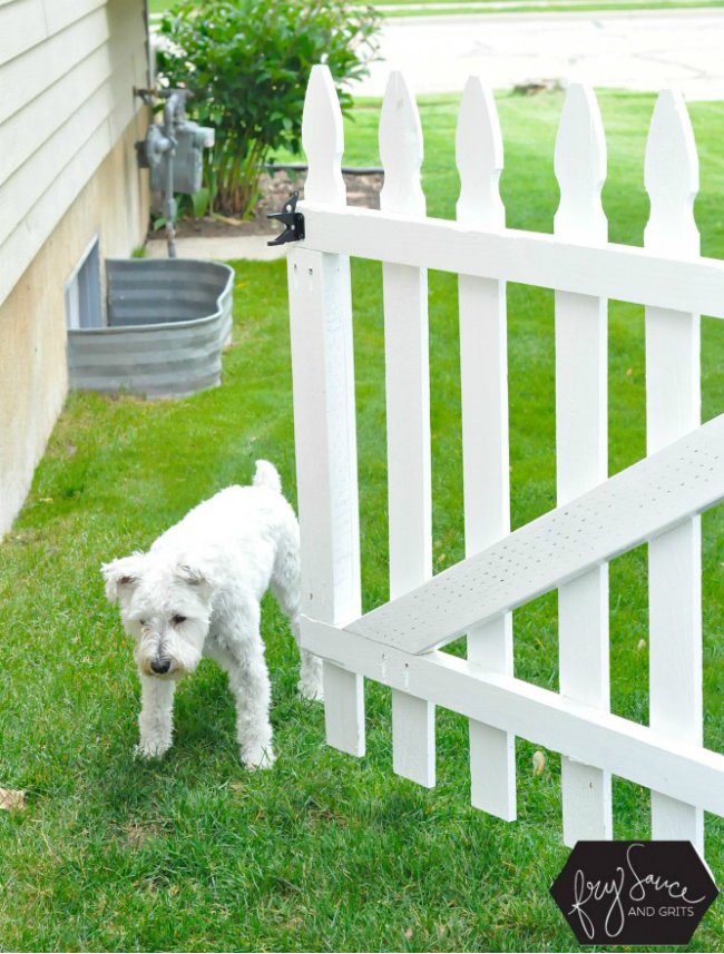 DIY Fence Gate - White Picket Fence Gate