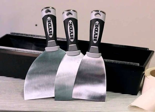 10 Reasons Every DIYer Needs a Putty Knife