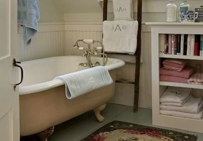 14 Ways to Stop Hating Your Small Bathroom