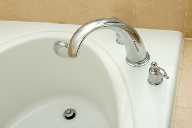 How to Remove a Tub Drain