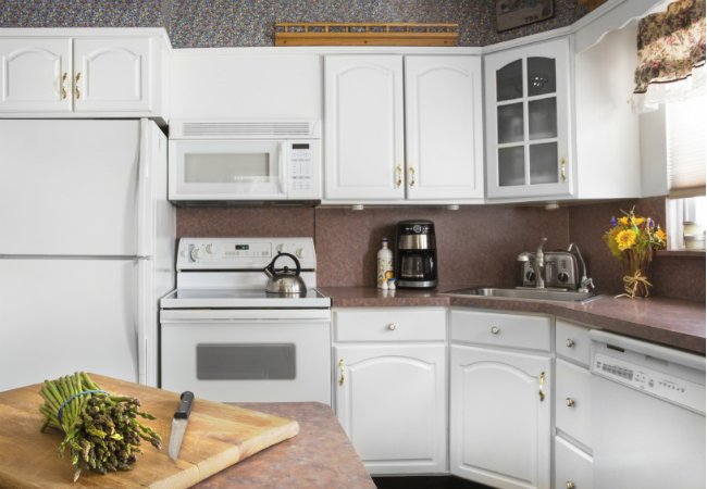 How to Paint Laminate Countertops - Outdated Kitchen