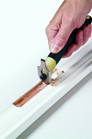 How to Remove Paint from Trim and Molding - Quick-Release Contour Scraper