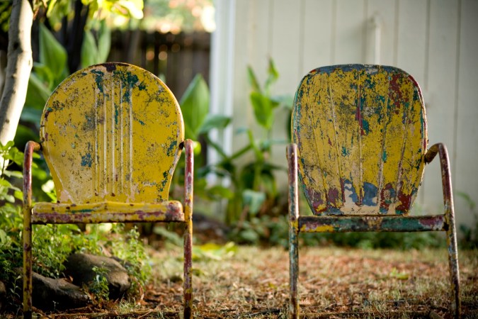 How To: Refinish Rusty Old Patio Furniture