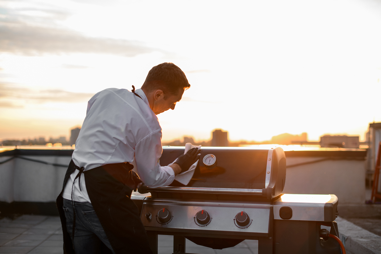 how to clean a gas grill